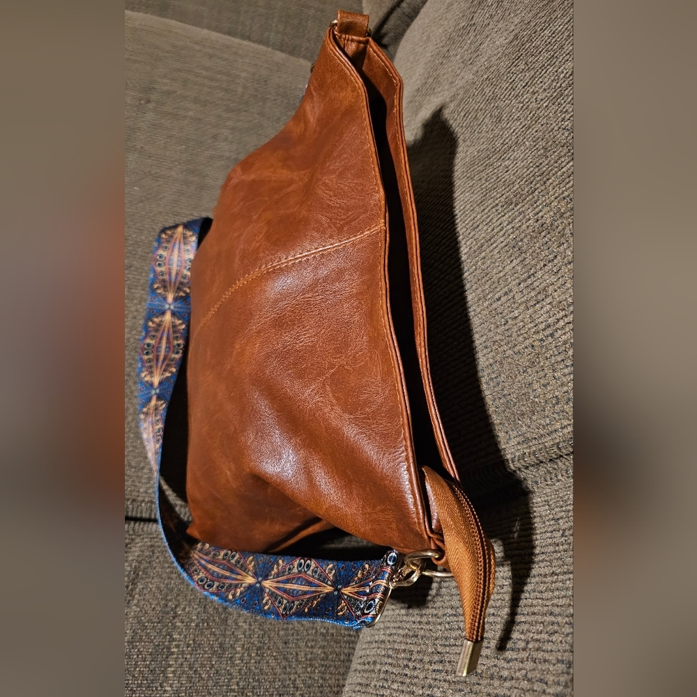 Hobo Vegan Leather Tote With Guitar Strap NWOT - Picture 6 of 9